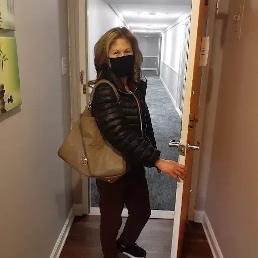 Client arriving at Massage Unique